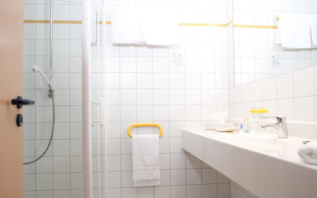 Behringers Freizeit - Und Tagungshotel ゲスヴァインシュタイン エクステリア 写真