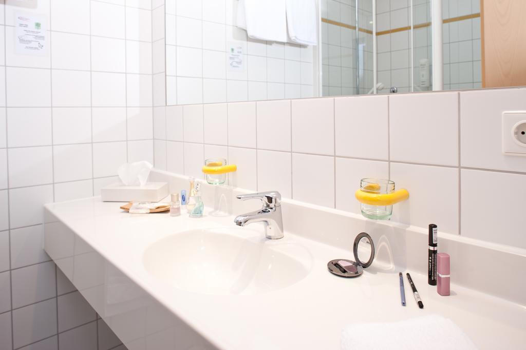 Behringers Freizeit - Und Tagungshotel ゲスヴァインシュタイン エクステリア 写真