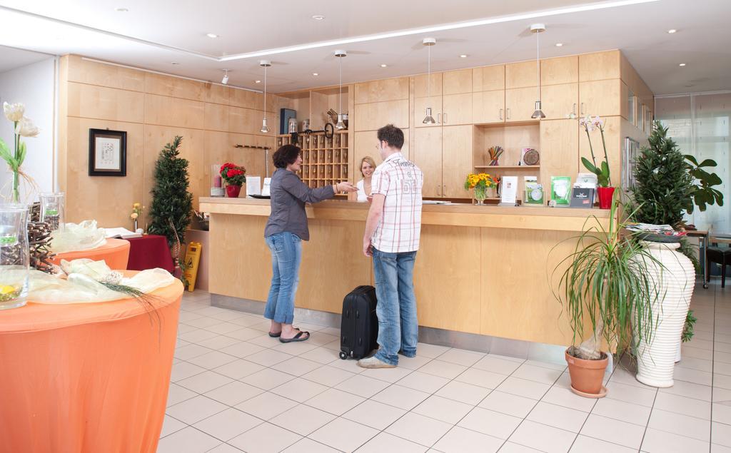 Behringers Freizeit - Und Tagungshotel ゲスヴァインシュタイン エクステリア 写真