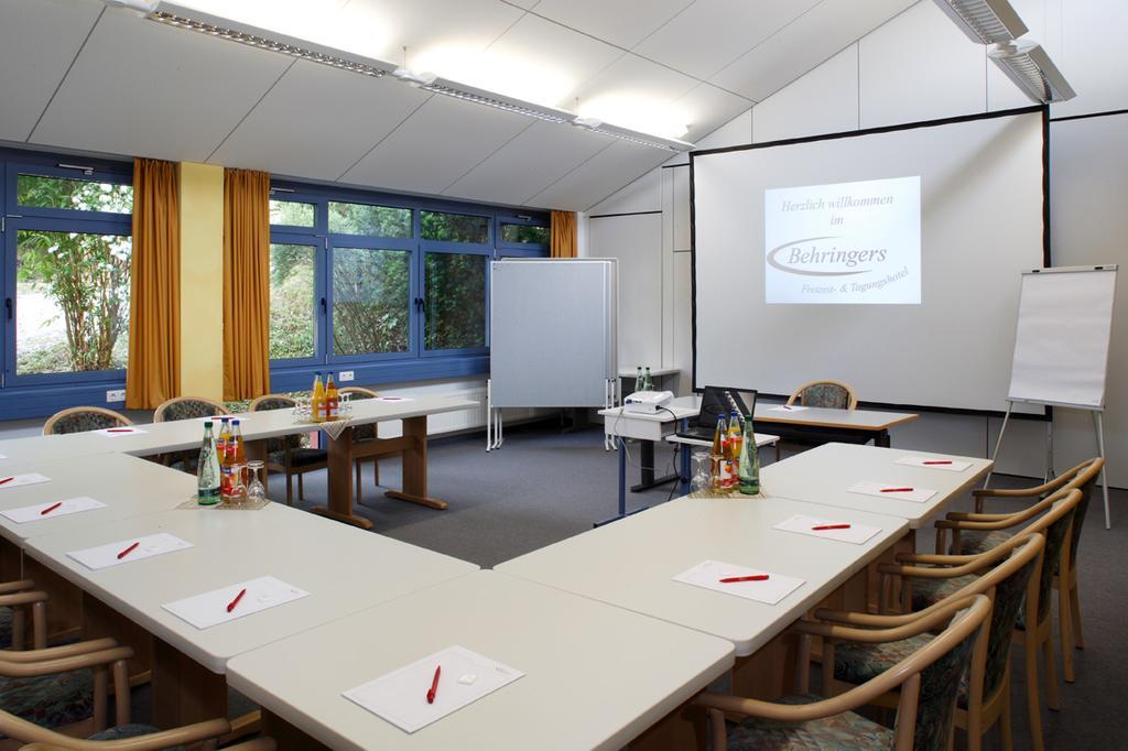 Behringers Freizeit - Und Tagungshotel ゲスヴァインシュタイン エクステリア 写真